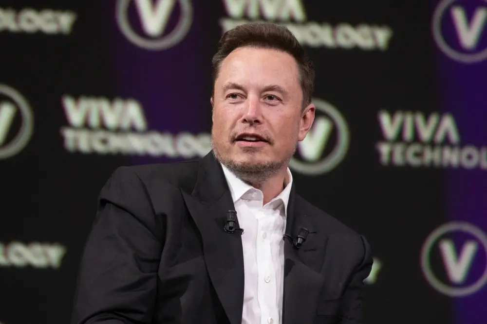 Imagem da notícia: Elon Musk deixa posto de 'homem mais rico do mundo'; saiba quem assume título