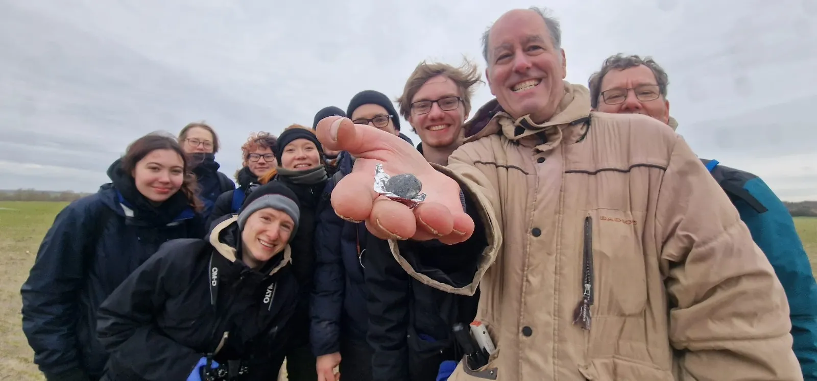Pesquisadores do Museu de história natural de Berlim (Museum für Naturkunde Berlin) encontraram meteorito que possivelmente sobrou do Asteroide 2024 BX1.