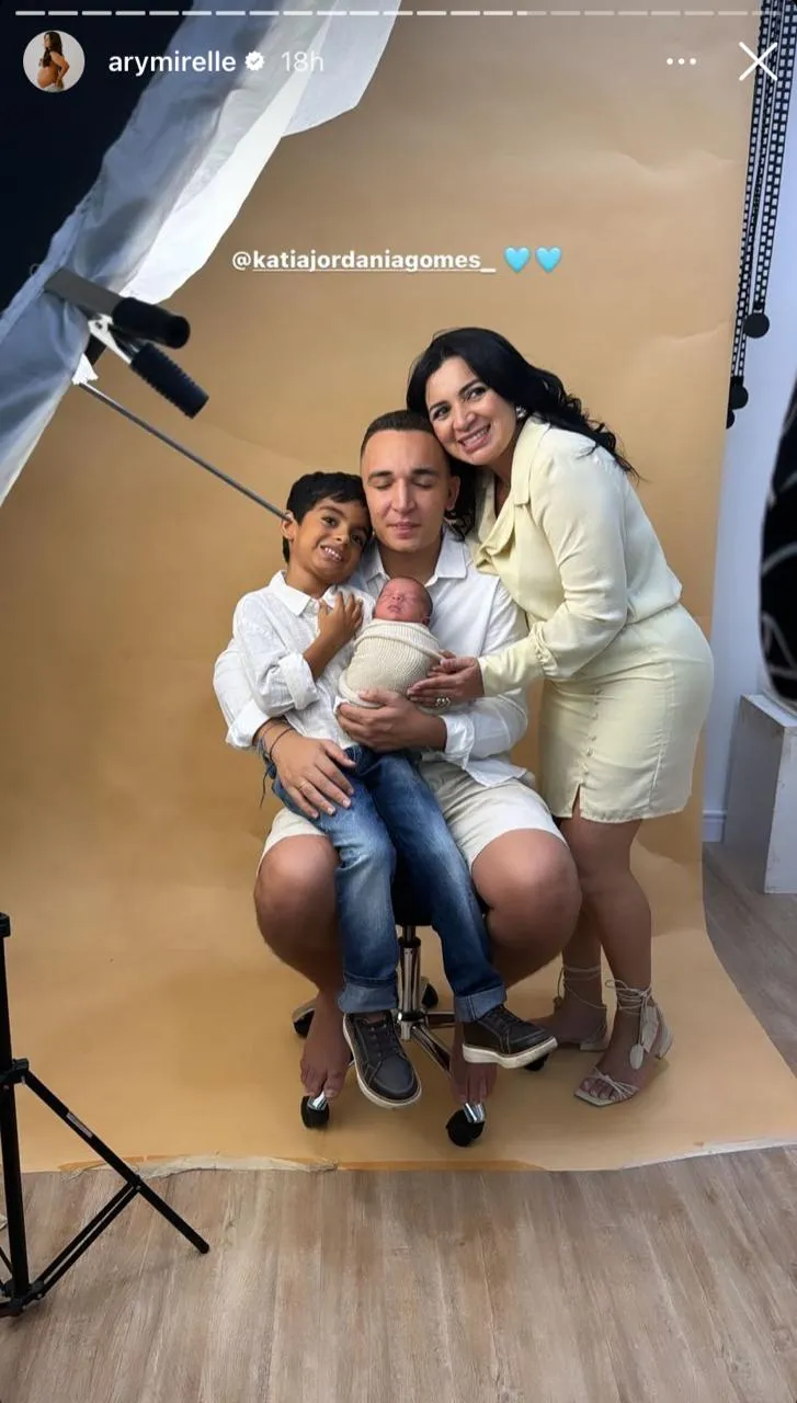 As famílias do cantor e da influenciadora também participaram do ensaio