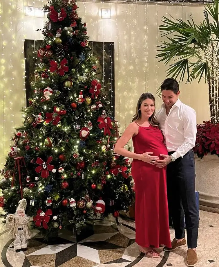 Imagem da notícia: Nasce primeiro filho de Rebeca Abravanel e Alexandre Pato