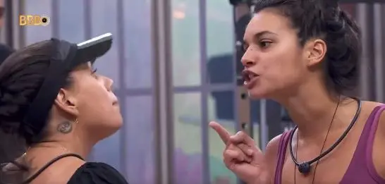 Imagem da notícia: Fernanda e Alane brigam aos gritos no BBB 24 e movimentam a web; entenda a confusão