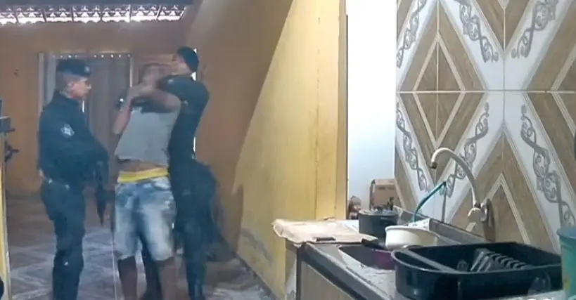 Imagem da notícia: Família diz que jovem foi agredido por PMs do Raio por causa de foto segurando arma 