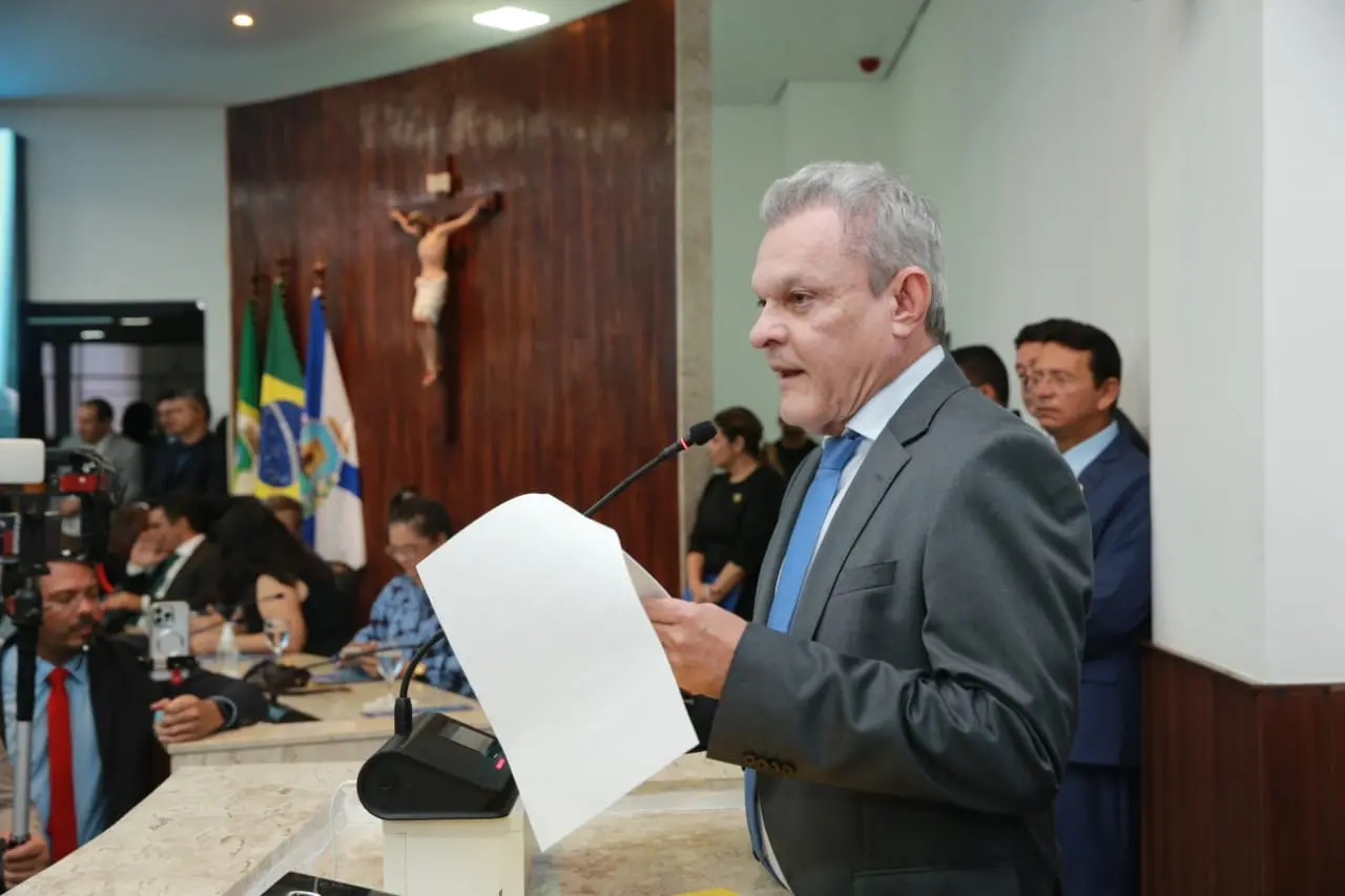 Imagem da notícia: Sarto vai esperar início da janela partidária para conversar sobre eleições com os vereadores