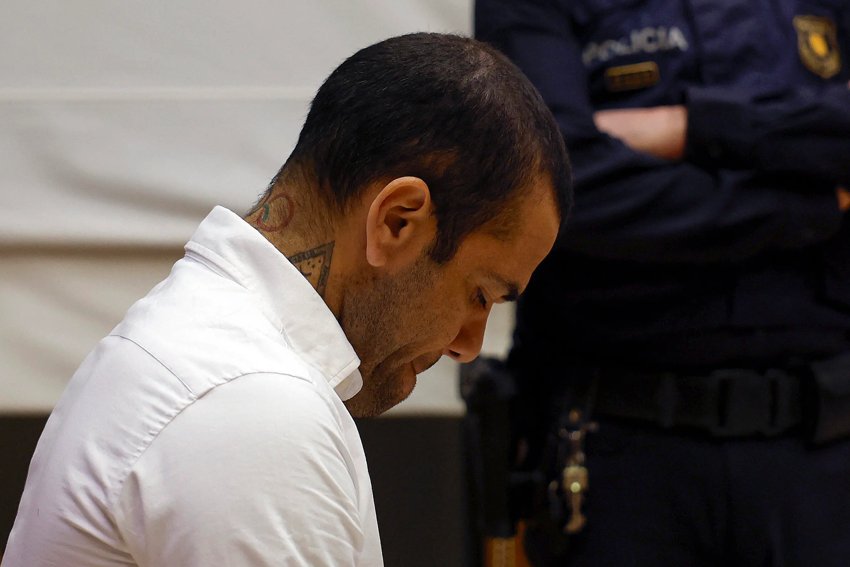 Imagem da notícia: Segundo dia de julgamento de Daniel Alves tem depoimento da esposa e de outras 21 testemunhas