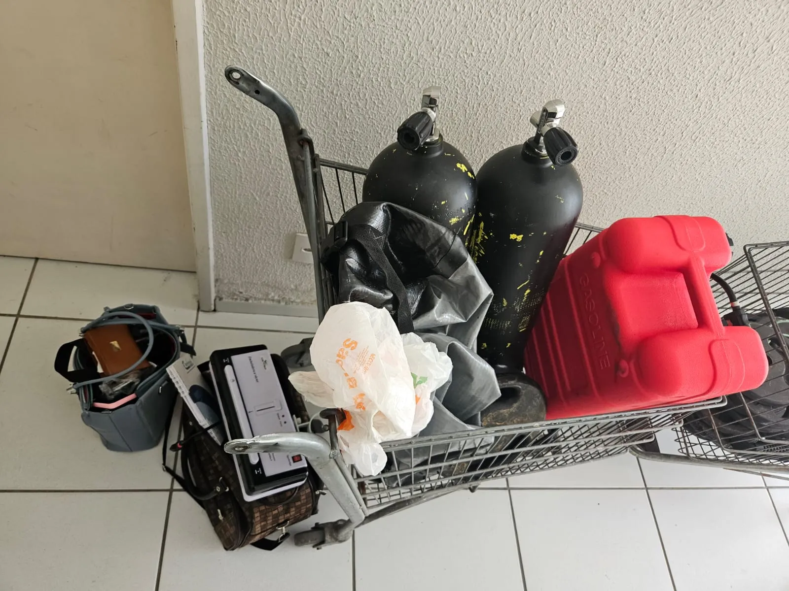 Equipamentos de mergulho também foram apreendidos pela Polícia na abordagem aos suspeitos