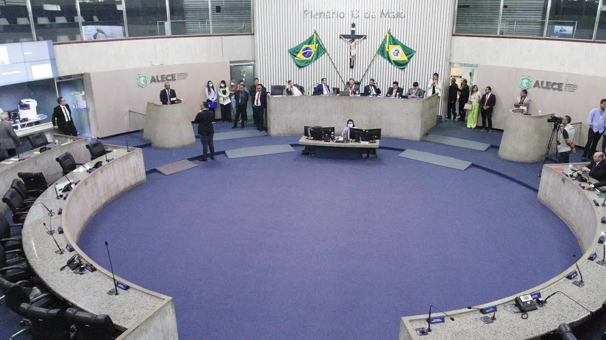 Imagem da notícia: Primeira sessão da Alece tem discussão entre deputados por disputa eleitoral em Maracanaú