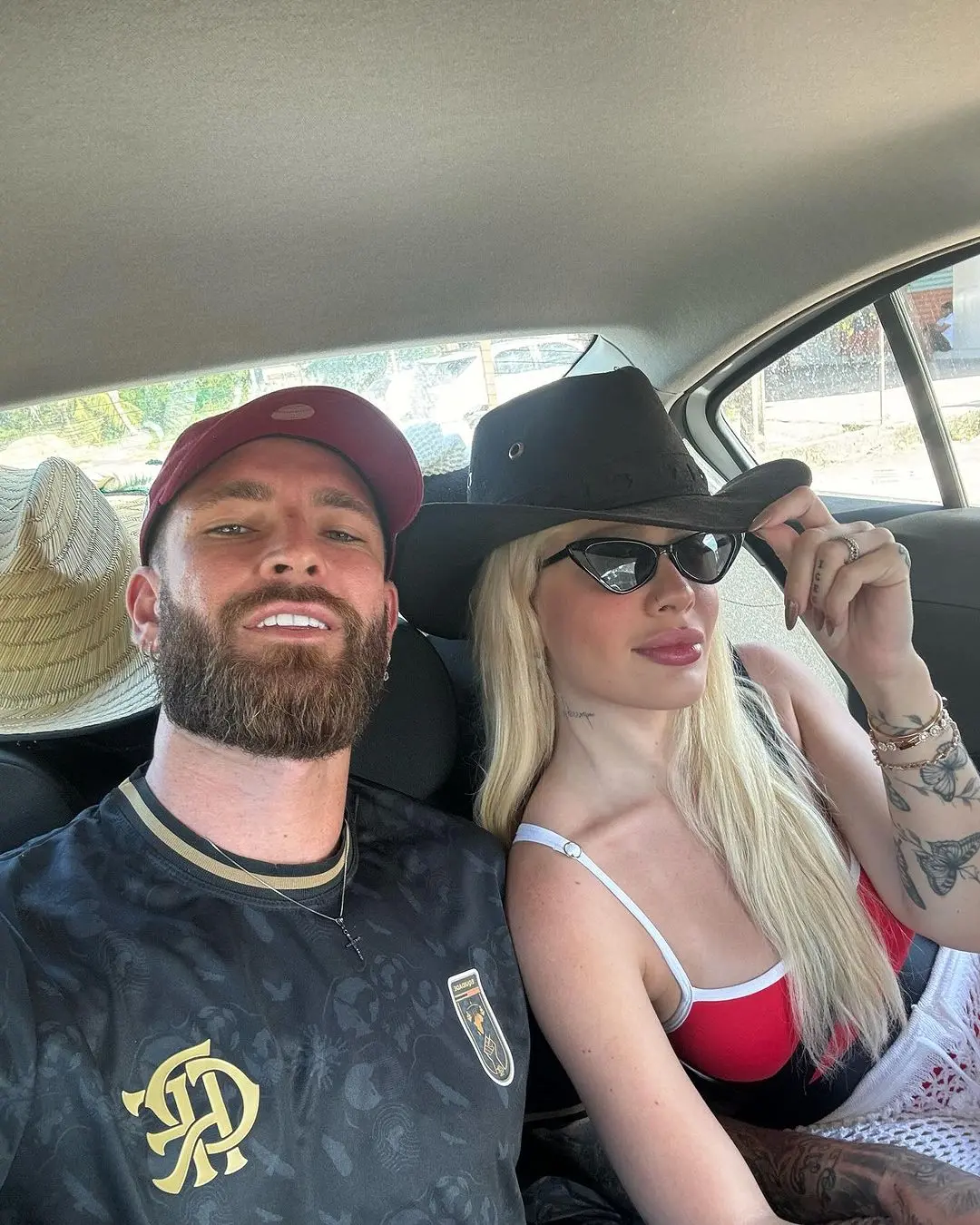 Imagem da notícia: Karoline Lima assume relacionamento amoroso com Léo Pereira