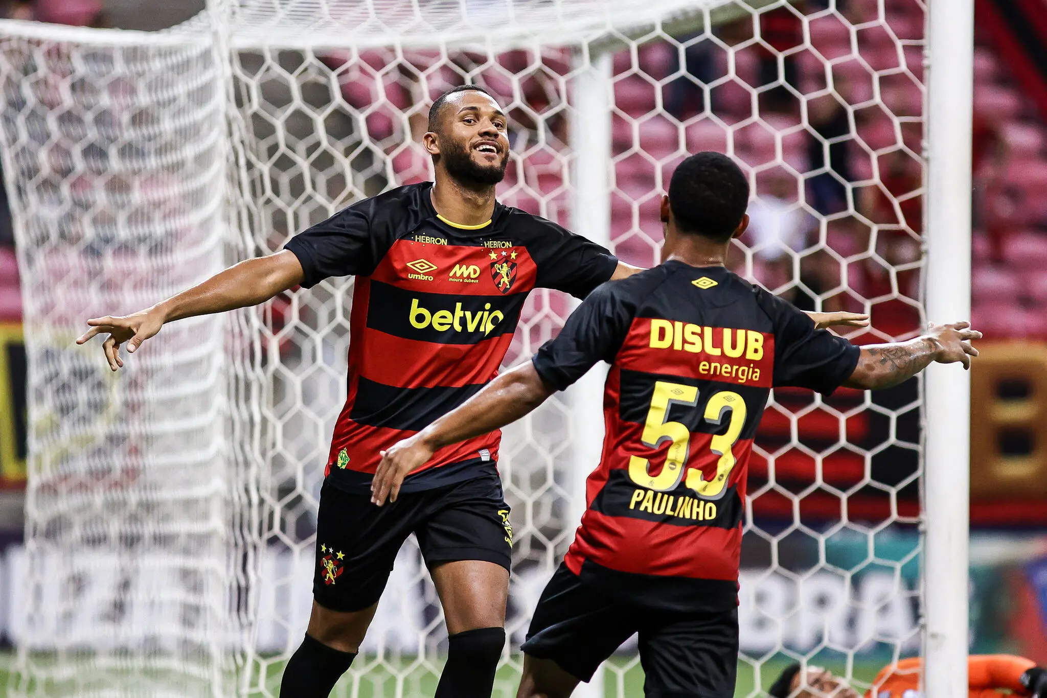 Gustavo Coutinho comemora gol marcado pelo Sport