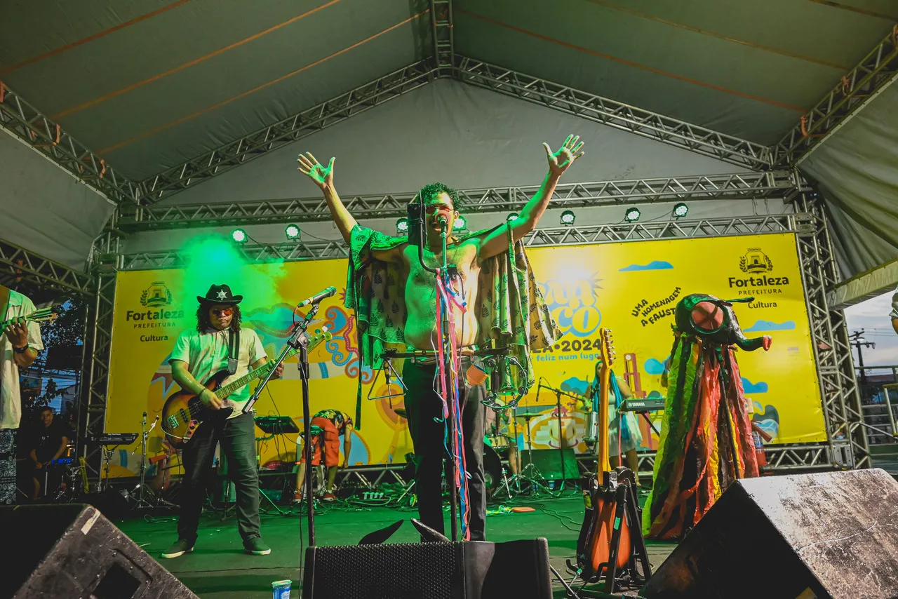 Apresentação encerra temporada de shows do bloco em 2024