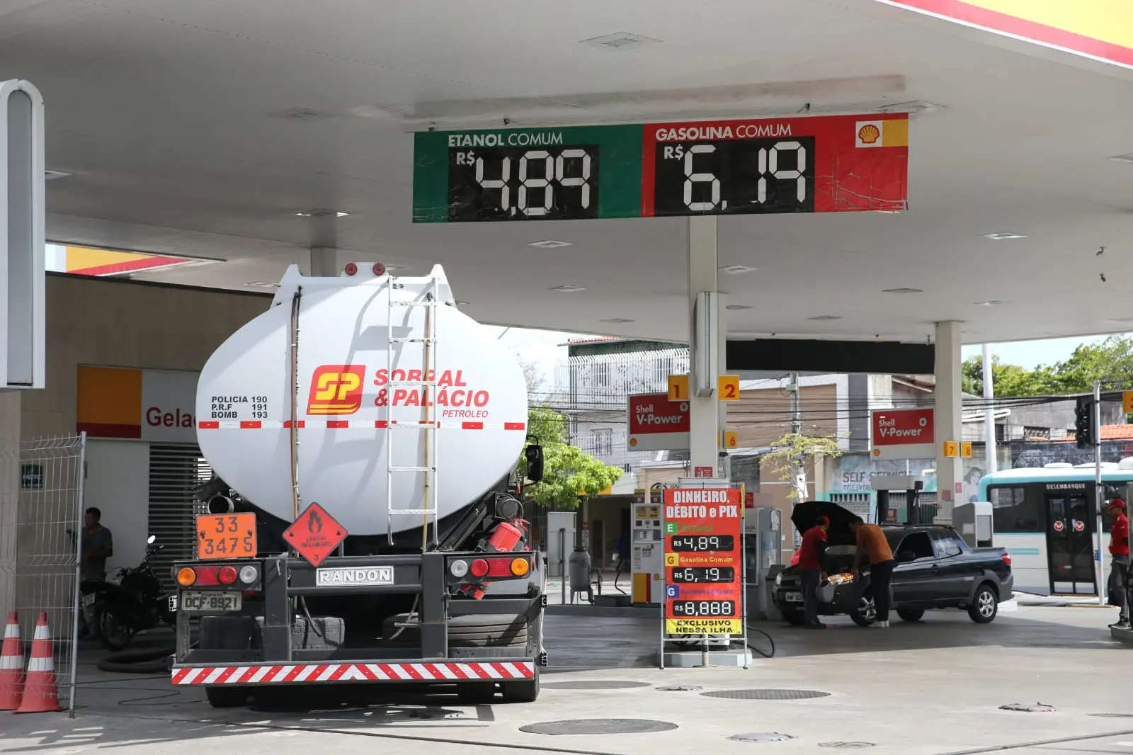 Imagem da notícia: Por que o preço do etanol subiu até R$ 0,80 por litro em postos de Fortaleza?