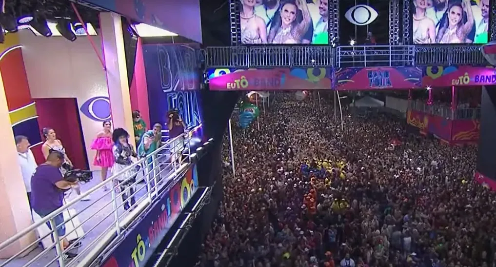 Durante a passagem do trio de Ivete Sangalo, Baby surpreendeu ao mudar tom do discurso em meio à folia de Carnaval