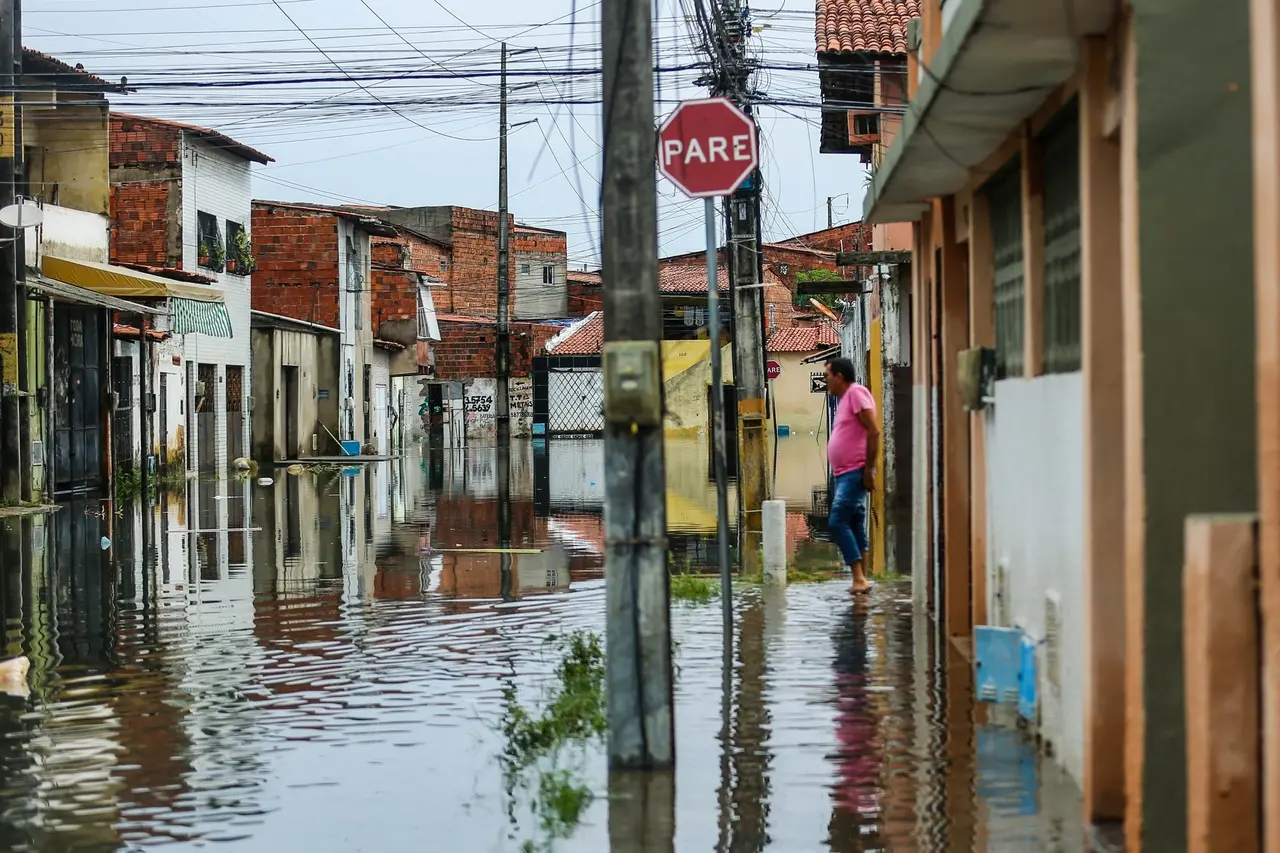 Imagem da notícia: Fortaleza tem a maior chuva do CE entre domingo (11) e segunda (12); veja outras cidades