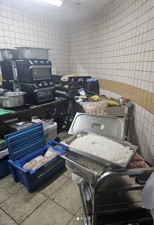Imagem da notícia: Duas pessoas foram presas na Sapucaí em flagrante por preparar comida em banheiro 