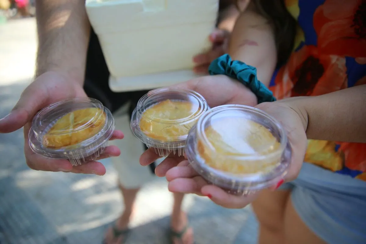 A jovem levou três sabores de empada: frango, camarão e carne do sol. O alimento era vendido por R$ 6 cada