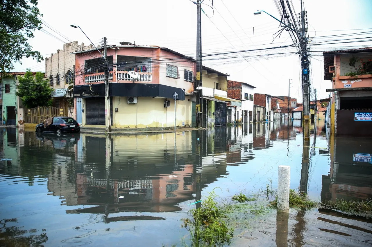 Vários bairros de Fortaleza tiveram problemas com alagamento durante o Carnaval