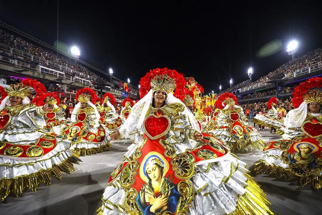 Imagem da notícia: Unidos de Padre Miguel é a campeã da Série Ouro com homenagem a Padre Cícero