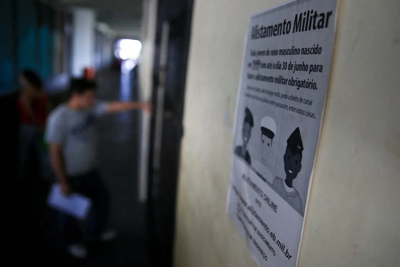 Imagem da notícia Homens trans devem realizar alistamento militar após retificação de documentos; saiba como fazer