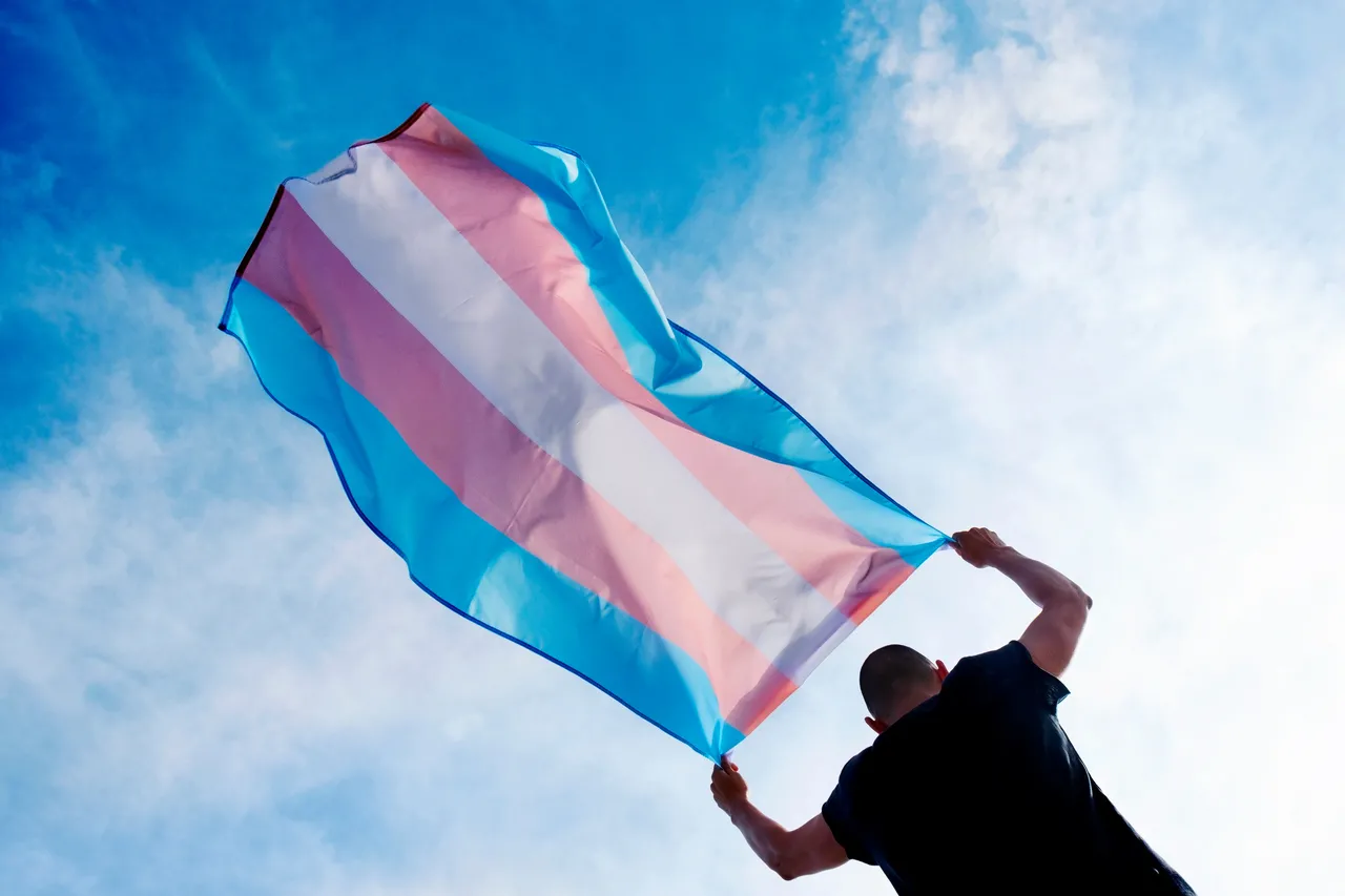 Homens trans maiores de idade precisam se apresentar ao Serviço Militar