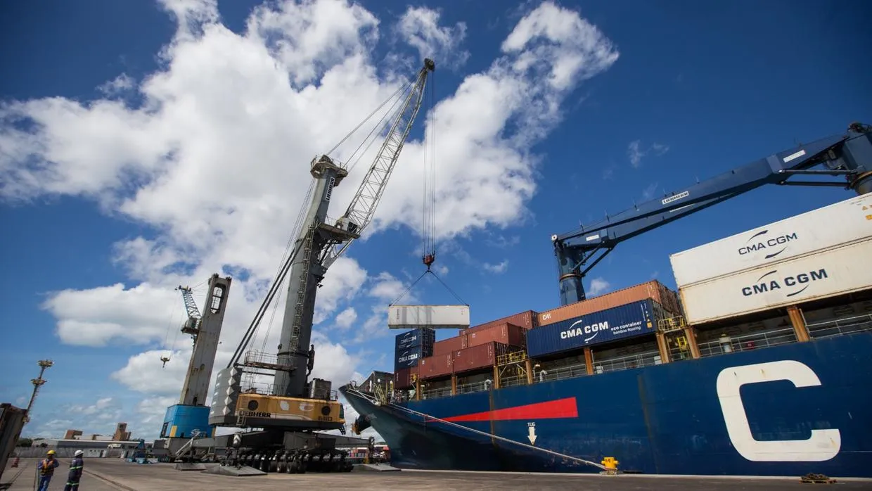 O Terminal de Contêineres do Porto de Fortaleza é um dos 16 equipamentos portuários qualificados pelo Governo Federal por meio de dois decretos publicados no fim de janeiro deste ano. Conforme a publicação no Diário Oficial da União, o equipamento tem área total de 134.795 m²