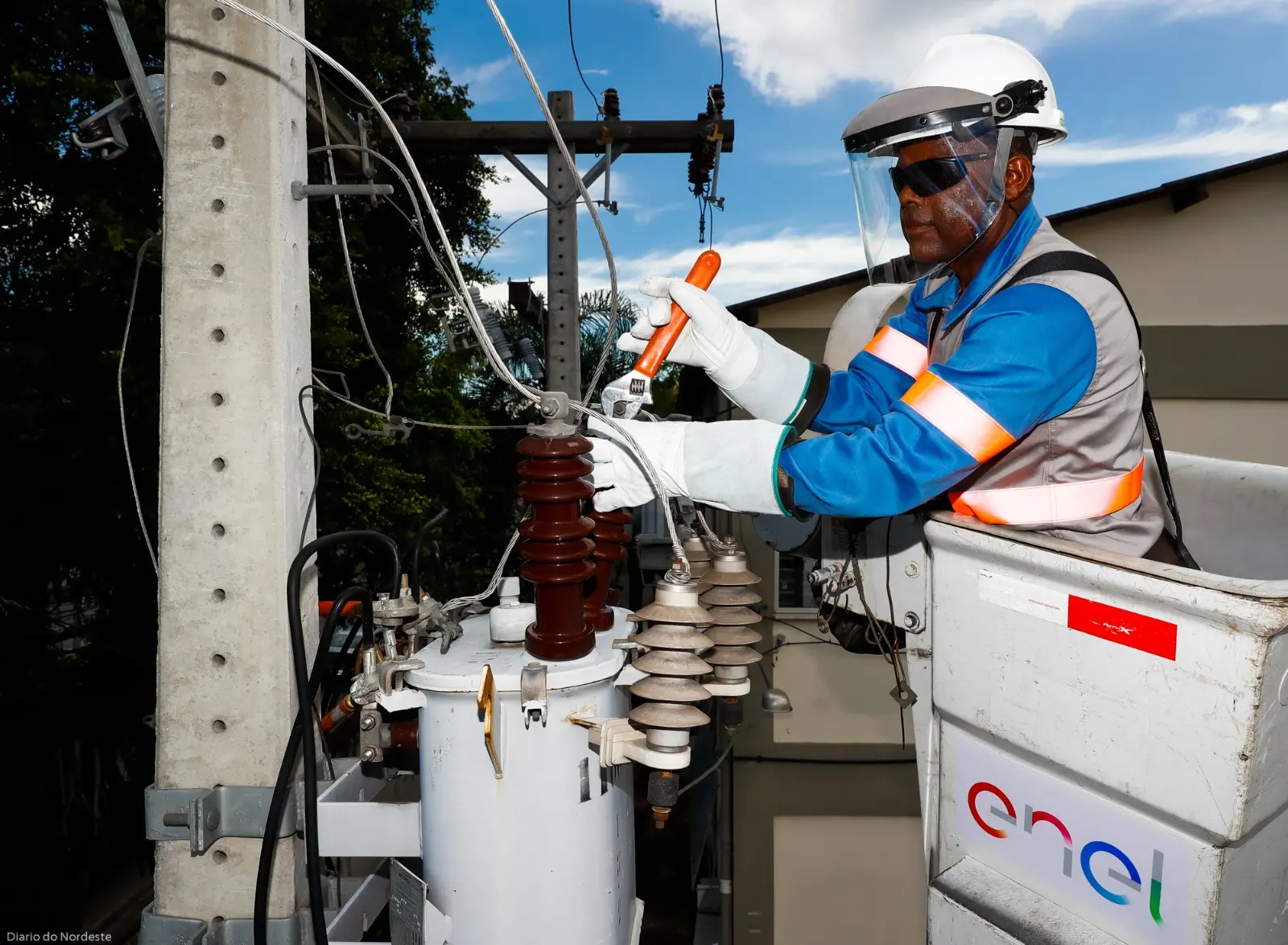 Imagem da notícia: Falta de energia após chuvas eleva pressão contra Enel CE, campeã de reclamações no Decon há 4 anos