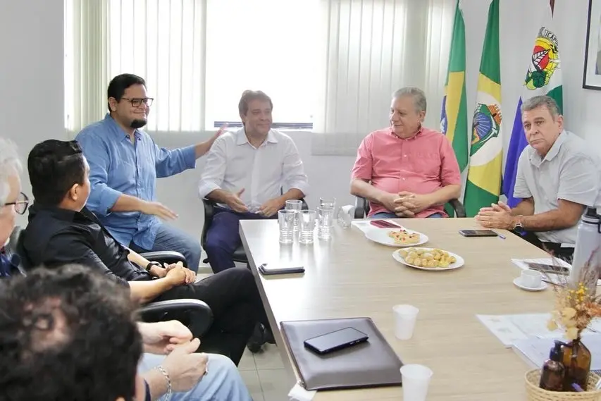 Imagem da notícia: Adesão de grupo interno mostra avanço de Evandro Leitão na articulação no PT