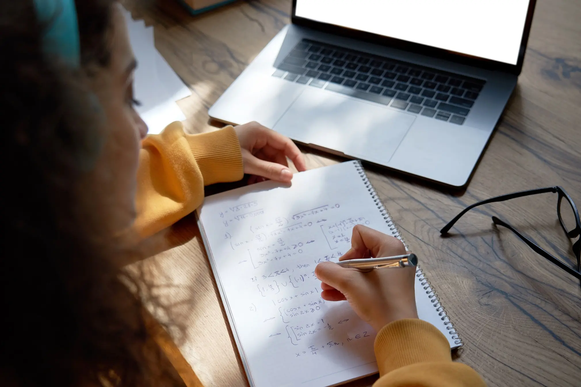 Imagem da notícia: No Brasil, apenas 3% dos estudantes mais pobres têm conhecimentos adequados de matemática