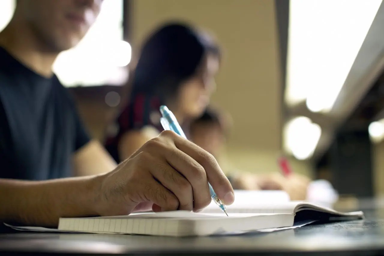 Imagem da notícia: Universitário é investigado por cobrar R$ 150 mil para fazer prova do Enem no lugar de candidatos