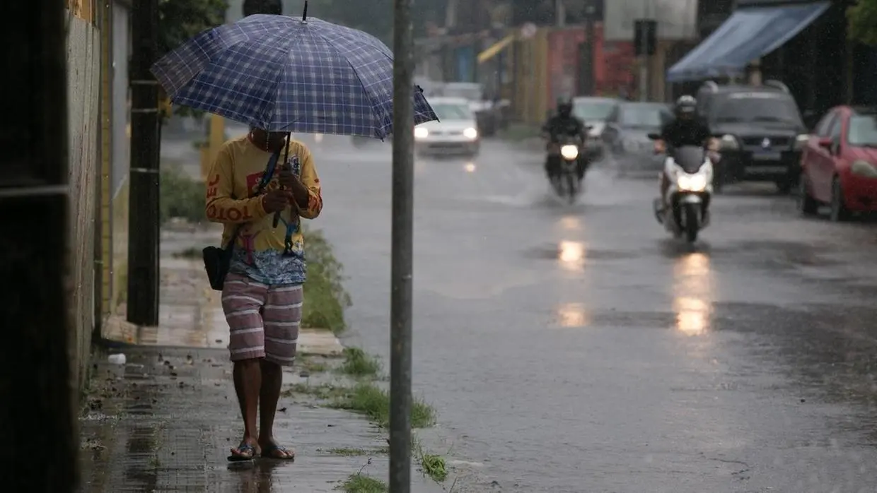 Imagem da notícia: Todas as cidades do CE estão sob aviso de chuvas intensas até terça-feira (20), aponta Inmet