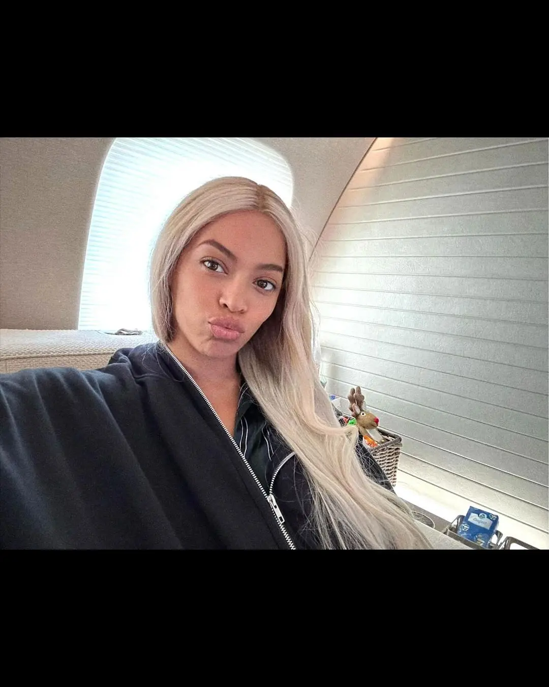 Imagem da notícia: Beyoncé revela diagnóstico de psoríase ao discutir jornada com cabelo