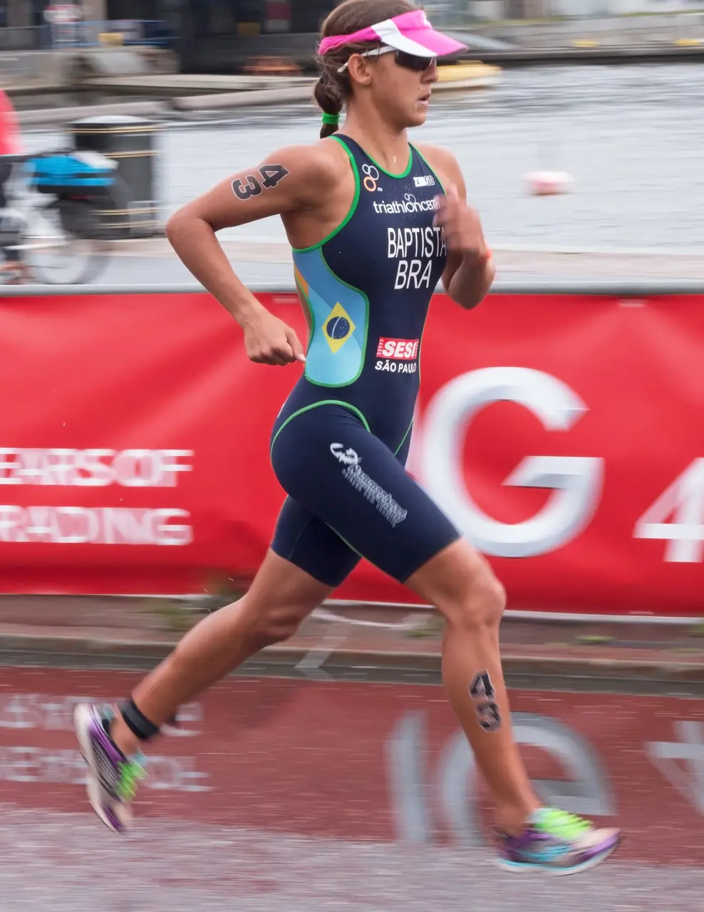 Imagem da notícia: Triatleta Luísa Baptista volta a falar e agradece médica: 'Obrigada por salvar minha vida'