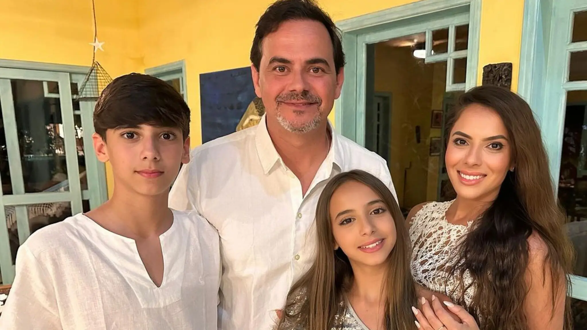 Imagem da notícia: Paola Machado anuncia separação de Carioca após 18 anos