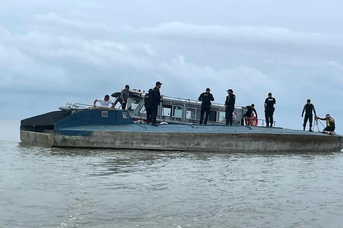 Imagem da notícia: Embarcação clandestina é encontrada por pescadores em praia do Pará; veja detalhes