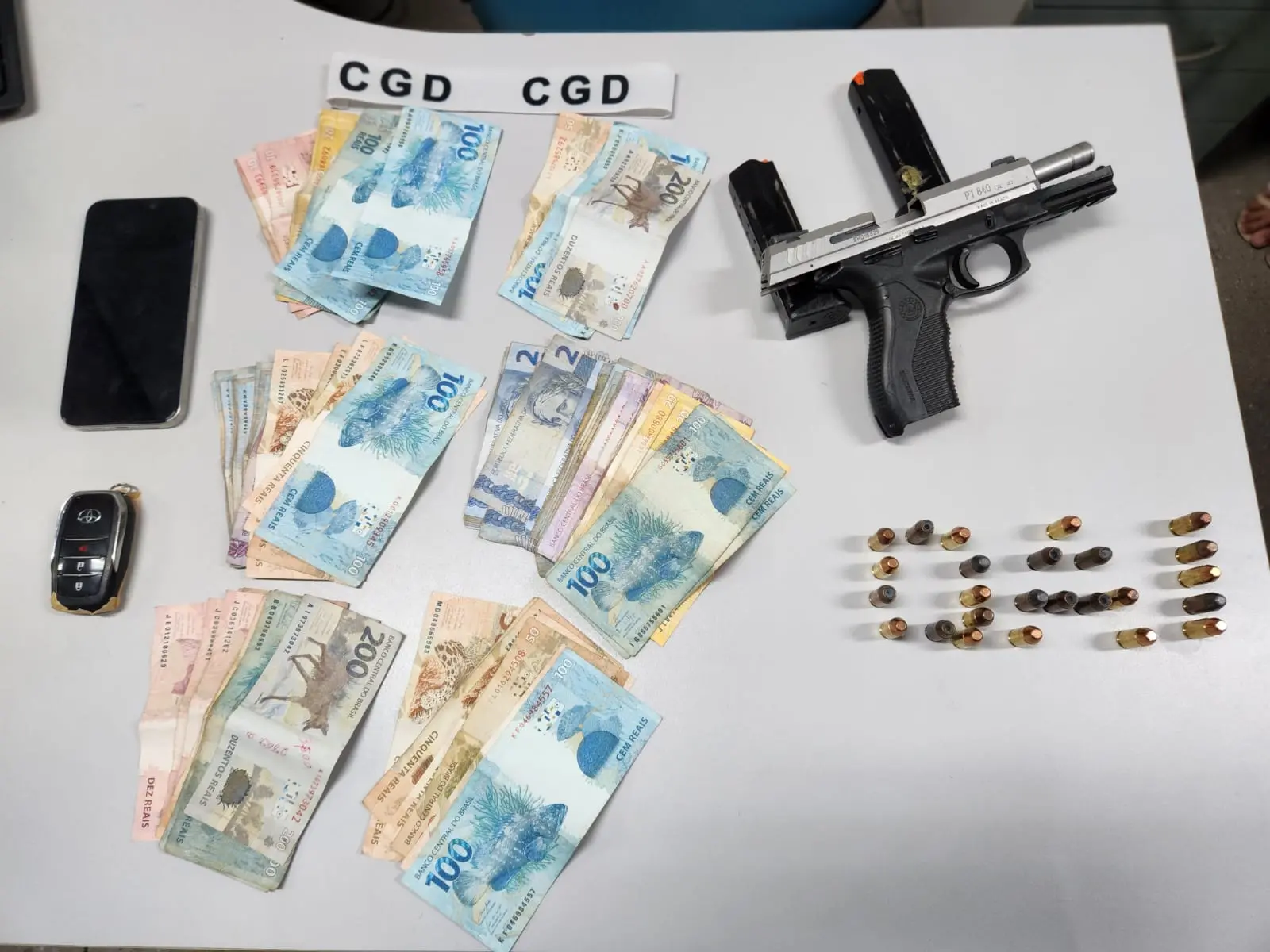 Imagem da notícia: PM e esposa são alvos de operação contra esquema de tráfico de drogas em postos de combustíveis no CE