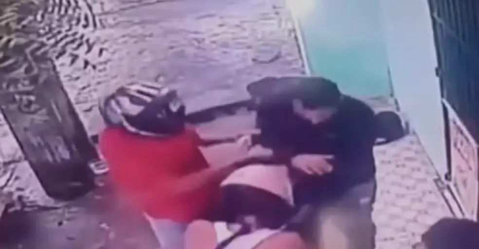 Imagem da notícia: Mulher de 21 anos suspeita de latrocínio de entregador é presa em flagrante no bairro Pici