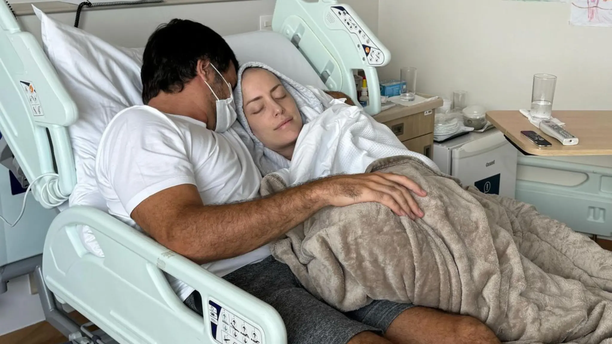 Imagem da notícia: Fabiana Justus exalta parceria do marido em meio a tratamento de câncer: 'Minha melhor escolha'