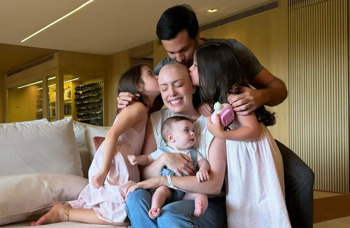 Imagem da notícia: Fabiana Justus recebe alta hospitalar e comemora: 'Obrigada, meu Deus'