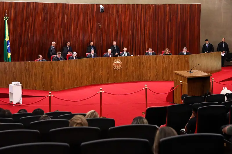 Imagem da notícia: TSE aprova resolução que proíbe 'deep fake' e robôs nas eleições 2024