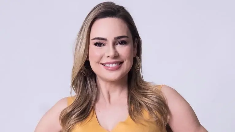 Imagem da notícia: Rachel Sheherazade deixa Record TV após um ano de contrato