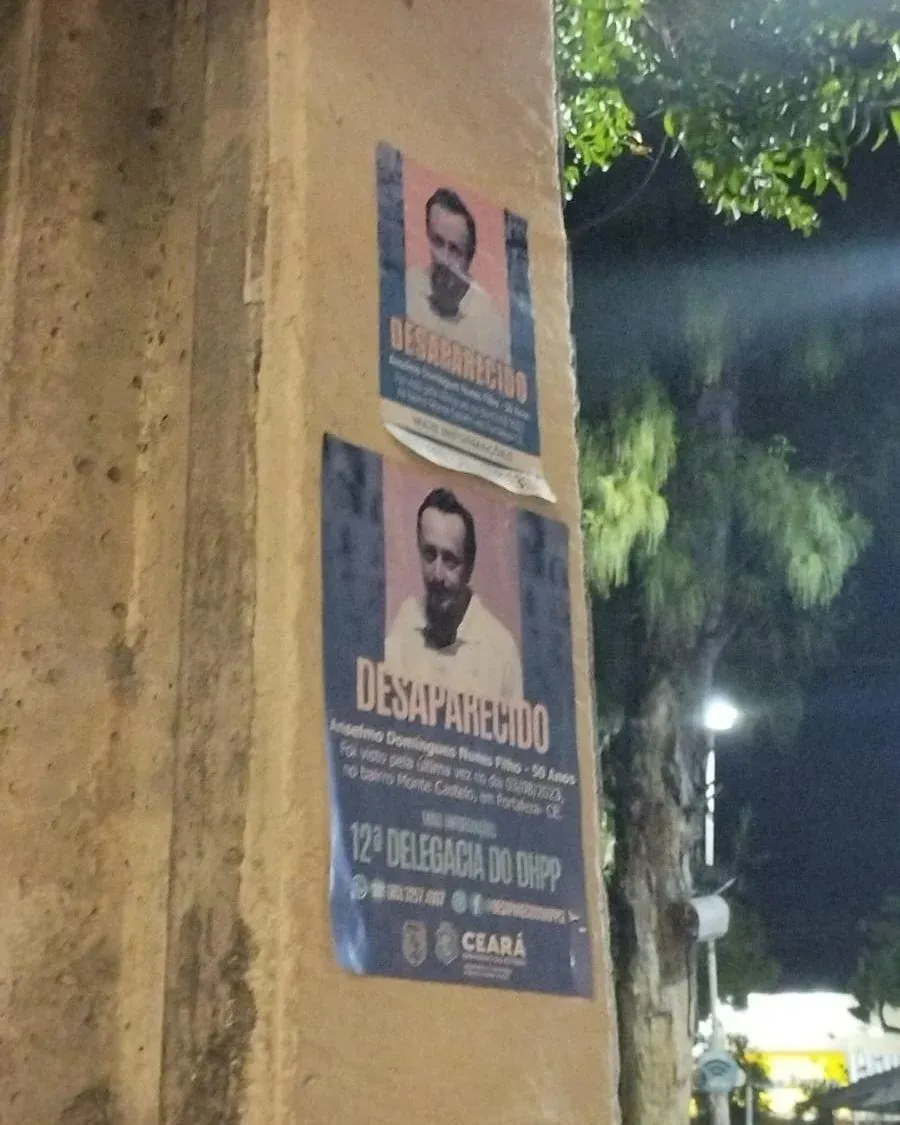 Cartazes com o rosto de Anselmo foram espalhados pela cidade para solucionar o caso