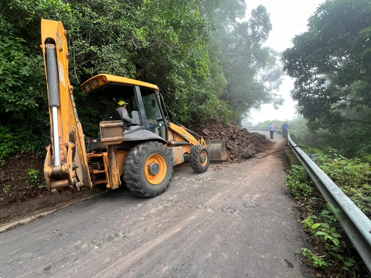 Imagem da notícia: Boletim diário informa situação de estradas do CE afetadas pelas chuvas; veja como acessar