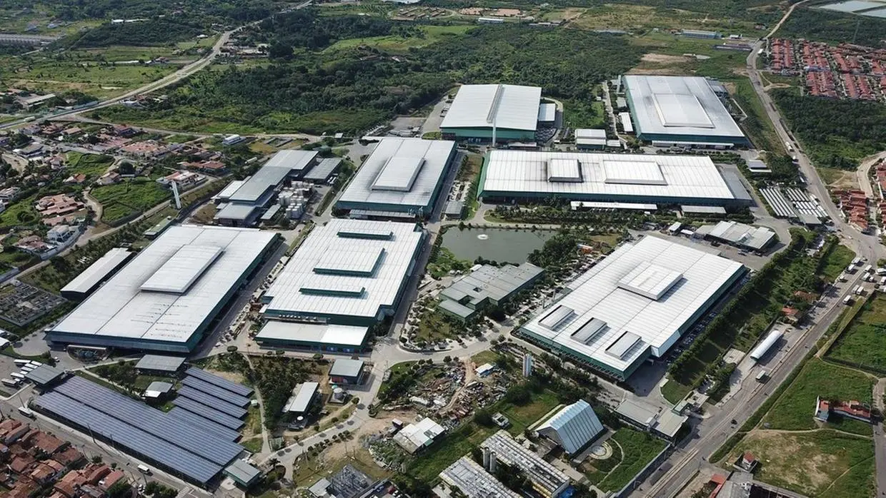 Imagem da notícia: Grendene lucra R$ 256 milhões no 4º trimestre de 2023