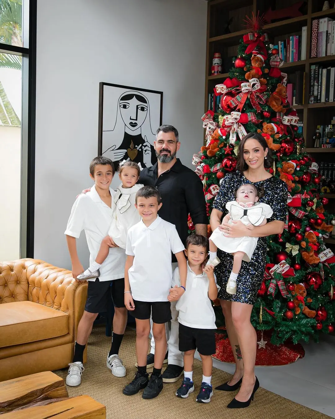 Imagem da notícia: Juliano Cazarré nuncia nascimento de sexto filho com Letícia Cazarré; veja primeira foto de Estêvão