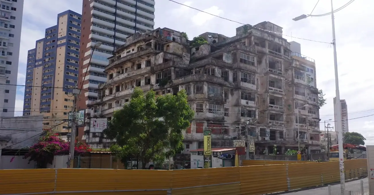 Imagem da notícia: Edifício São Pedro será demolido 'imediatamente', decide Prefeitura de Fortaleza