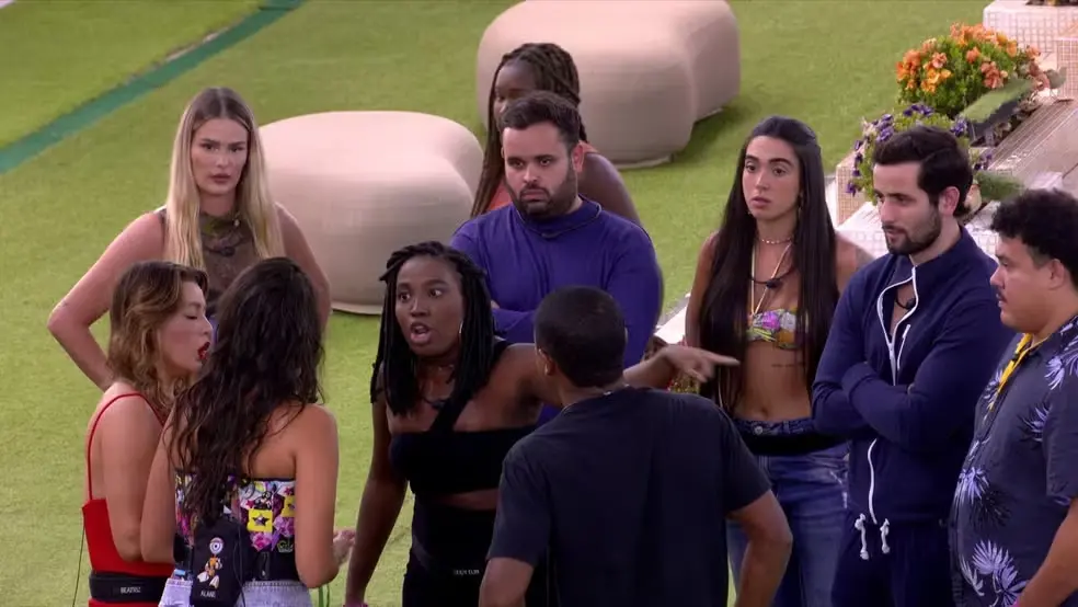 Imagem da notícia: Yasmin Brunet e Leidy brigam com Davi no BBB 24 após 'Sincerão'; entenda a discussão