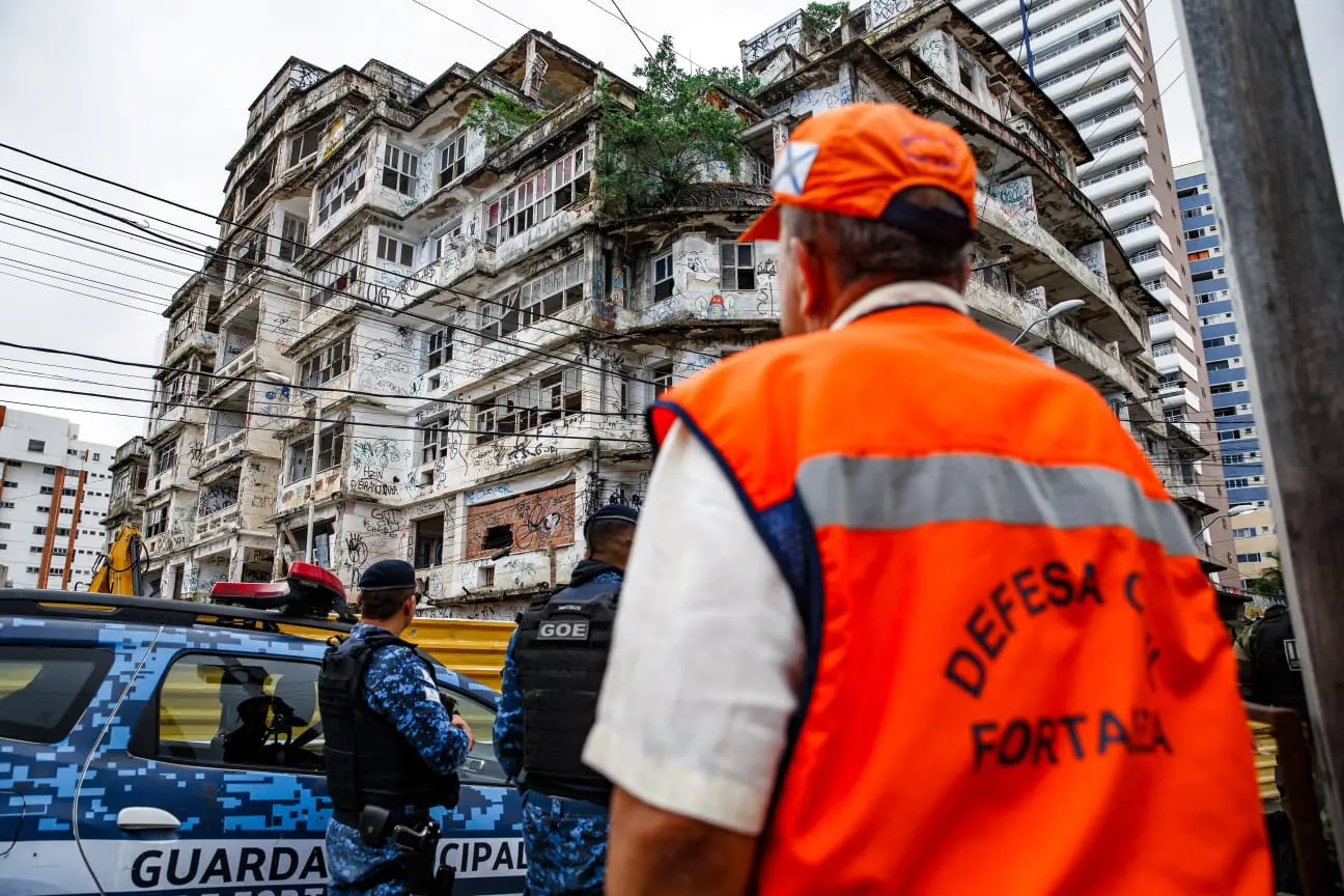 Imagem da notícia: O impacto da degradação e demolição do São Pedro para memória e patrimônio de Fortaleza