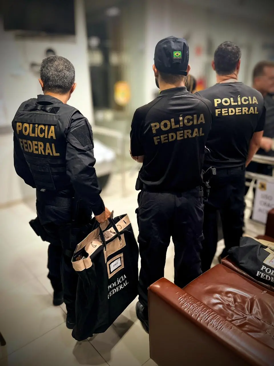 Imagem da notícia: PF deflagra operação contra tráfico internacional de drogas no Porto do Pecém