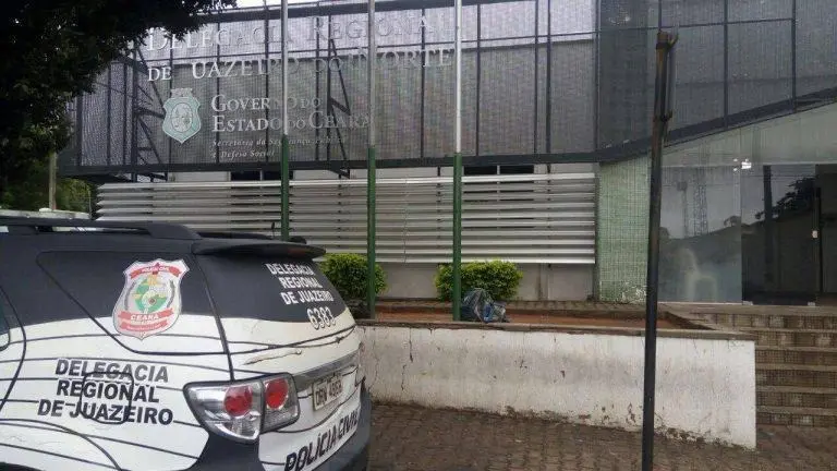 Imagem da notícia: Três homens e um adolescente são baleados na calçada de casa em Juazeiro do Norte