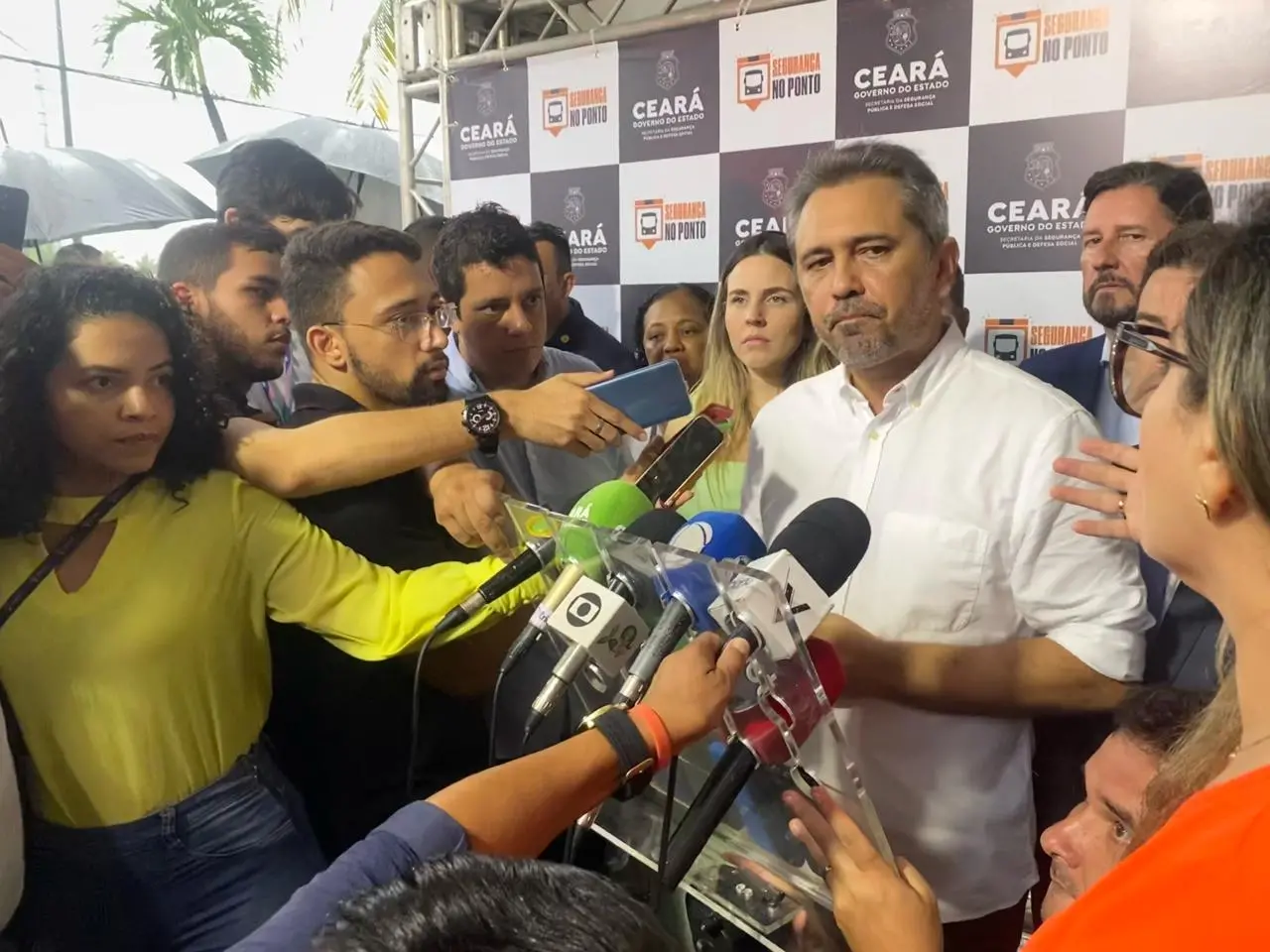 Imagem da notícia: Ao retomar agenda política, Elmano deve ter encontro com Valim para discutir sucessão em Caucaia