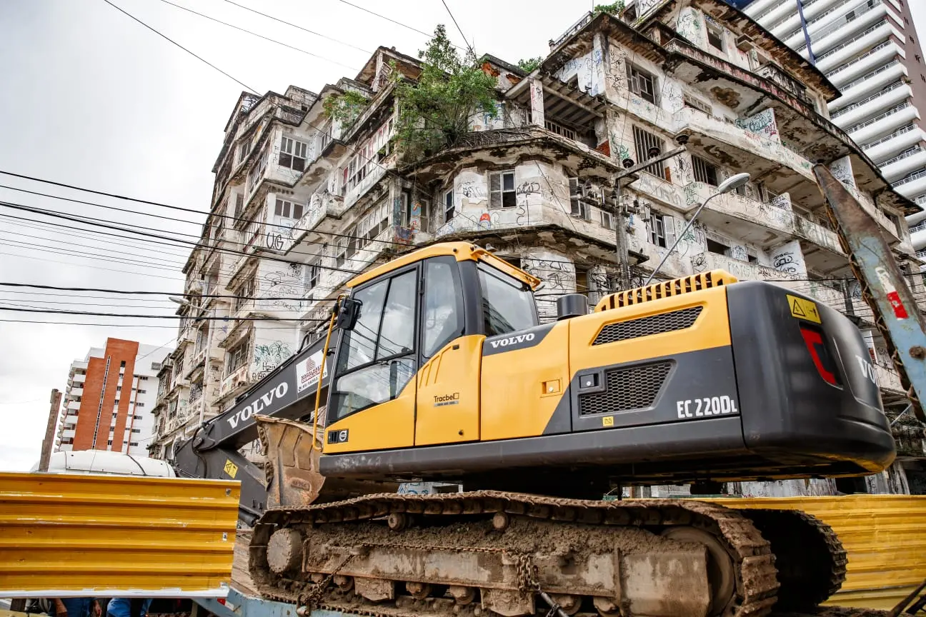 Imagem da notícia: CAU-CE considera que demolição do Edifício São Pedro 'põe em risco escasso patrimônio' em Fortaleza
