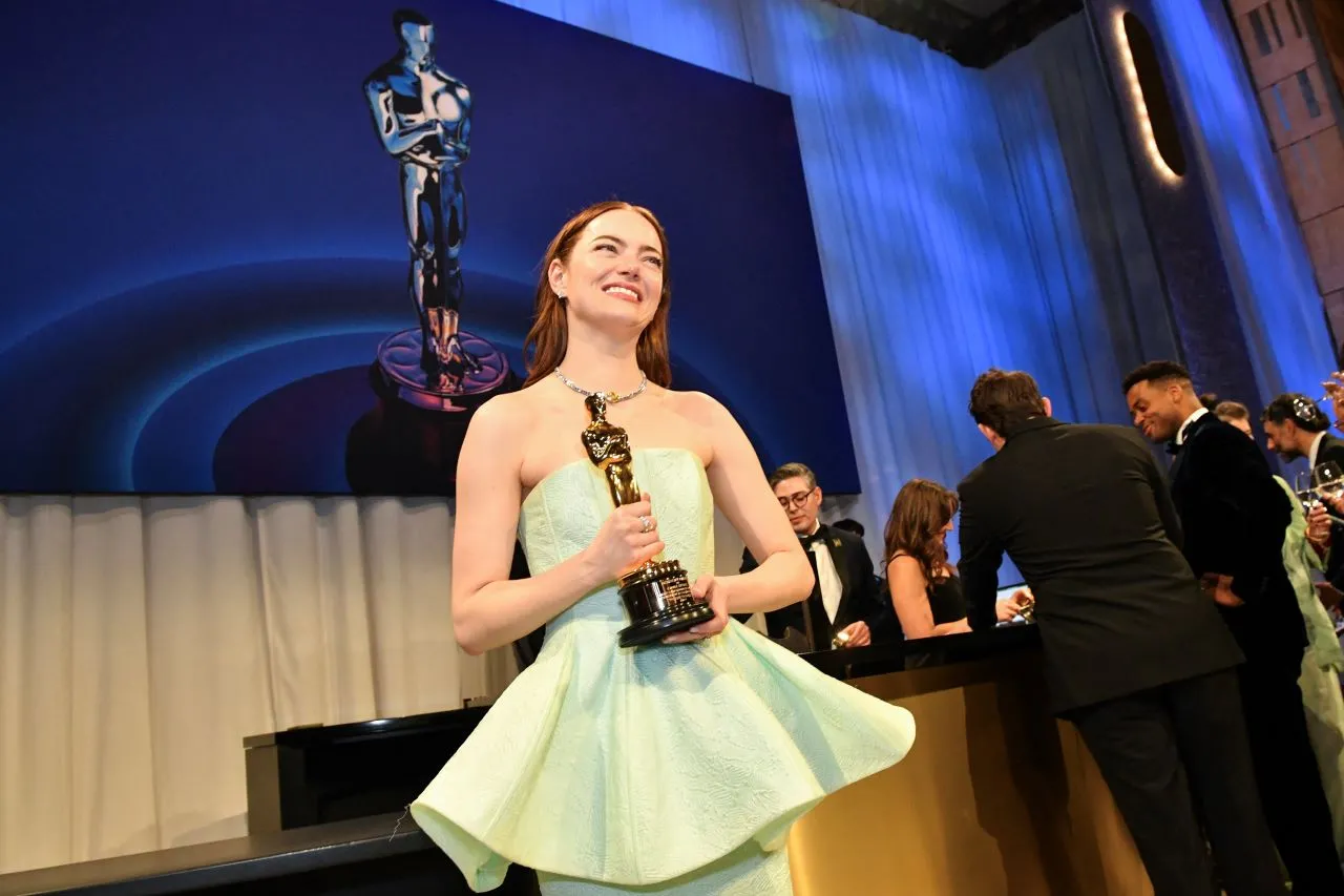 Emma Stone levou a estatueta pela atuação em 'Pobres Criaturas'